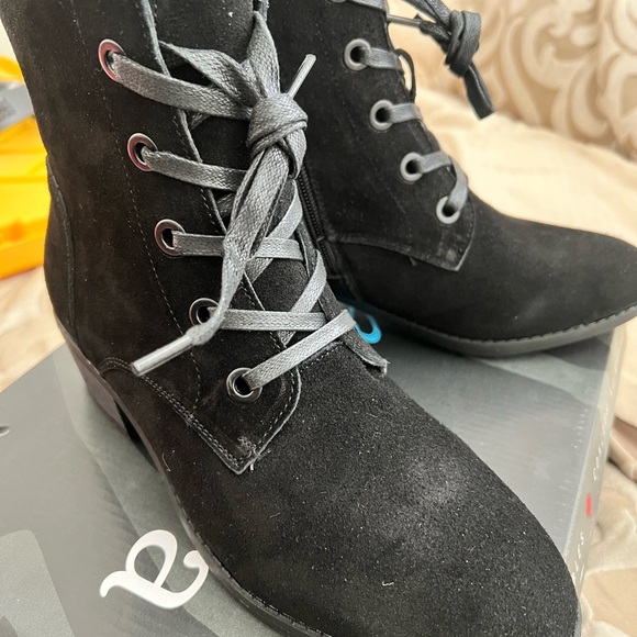 Aqua Diva Darie Waterproof Bootie size 8.5 Lace up They run small. NIB - Picture 10 of 11